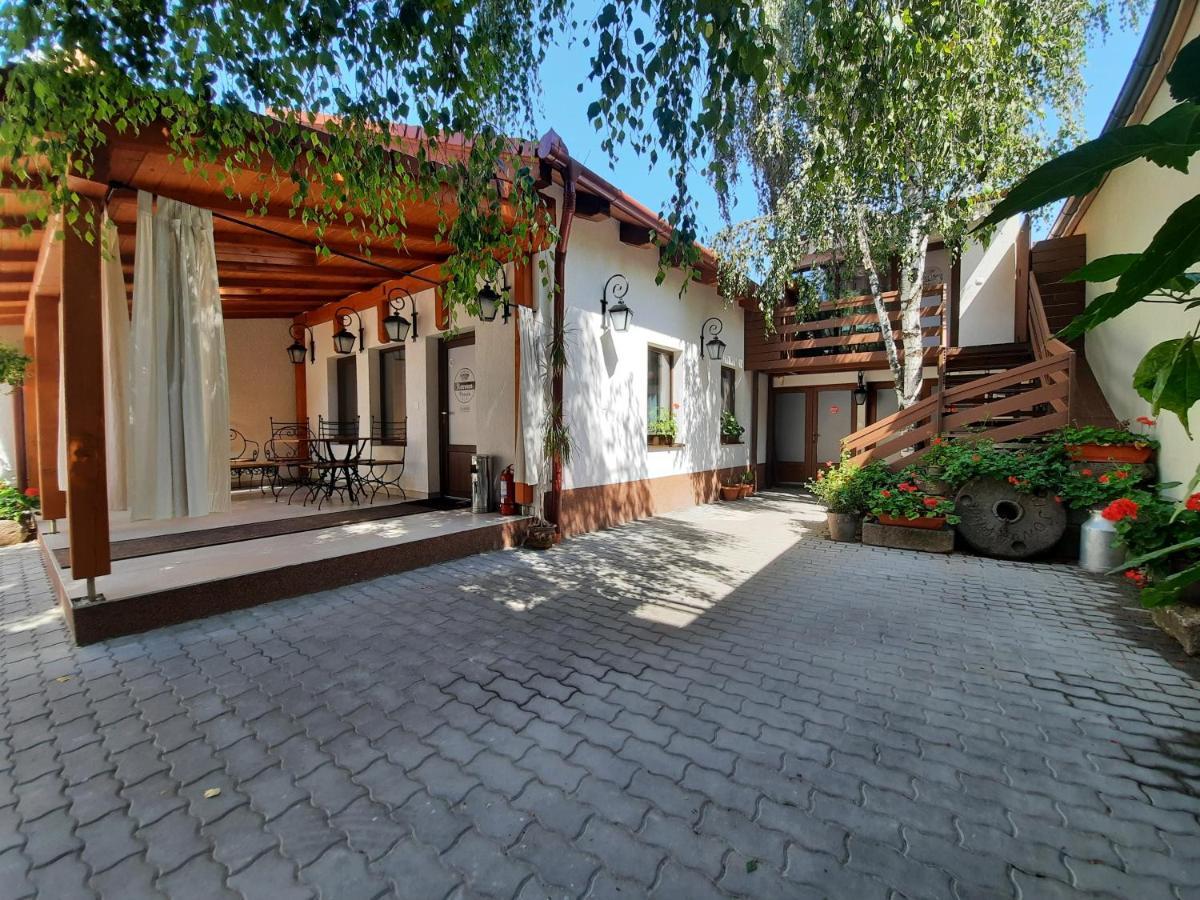 Korona Panzio Bed and Breakfast Odorheiu Secuiesc Buitenkant foto