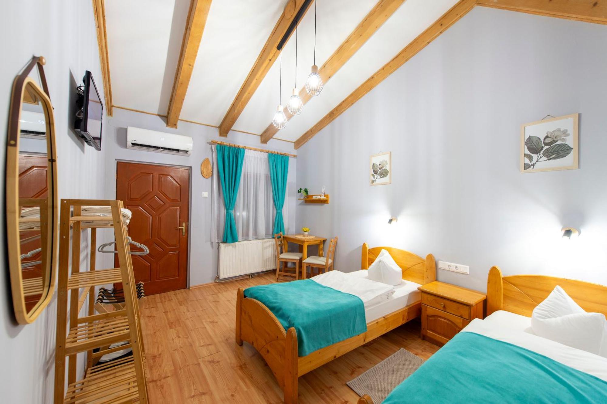 Korona Panzio Bed and Breakfast Odorheiu Secuiesc Buitenkant foto